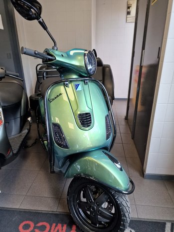 Vespa LX50  &ldquo;PINA COLADA CHAMELEON&rdquo;