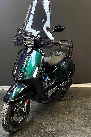 VESPA SPRINT SPECIAL CHAMELEON SNAKE GREEN (FULL OPTION) SNOR