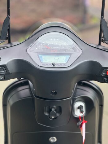GTS Toscana Dynamic Bromscooter Carbon Black 