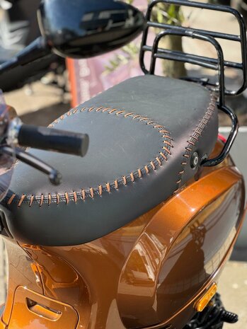  Vespa Snorscooter LX 4T - BMW Chestnut Bronze Metallic