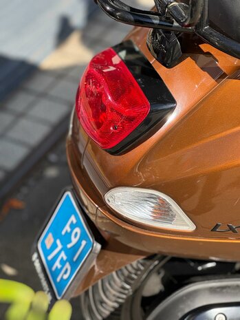  Vespa Snorscooter LX 4T - BMW Chestnut Bronze Metallic