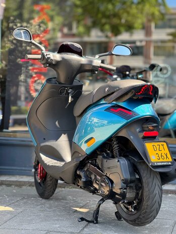 Piaggio Bromscooter Zip - GLOSSY AZURE AMETHYST GREEN
