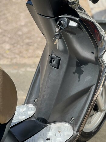 Peugeot Snorscooter Kisbee 4T - Havana Brown