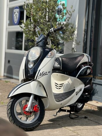 SYM Bromscooter Mio 50 - Black and White