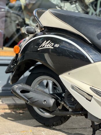 SYM Bromscooter Mio 50 - Black and White