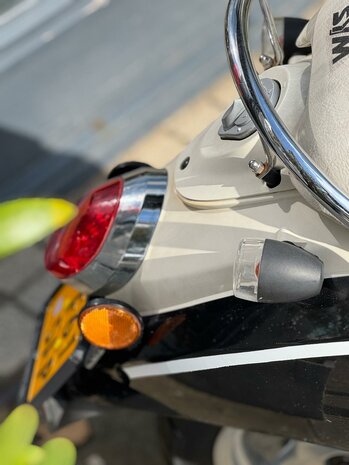 SYM Bromscooter Mio 50 - Black and White