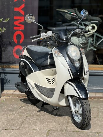 SYM Bromscooter Mio 50 - Black and White