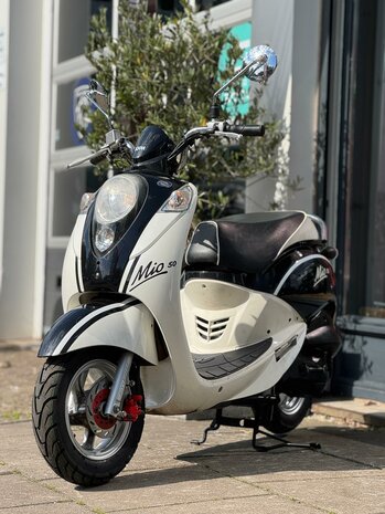 SYM Bromscooter Mio 50 - Black and White