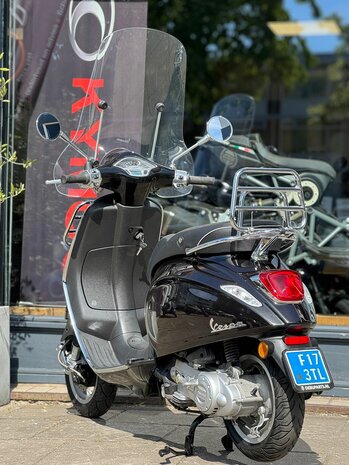  Vespa Snorscooter Primavera 4T - Lucido Zwart Metallic