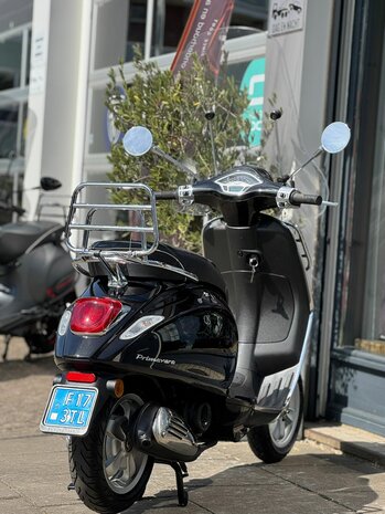  Vespa Snorscooter Primavera 4T - Lucido Zwart Metallic