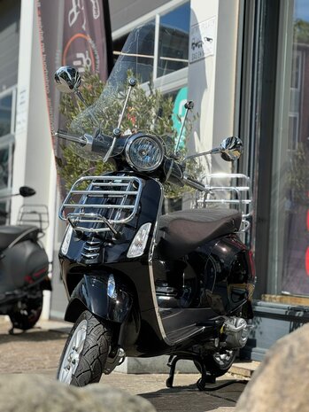  Vespa Snorscooter Primavera 4T - Lucido Zwart Metallic
