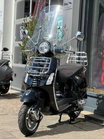  Vespa Snorscooter Primavera 4T - Lucido Zwart Metallic