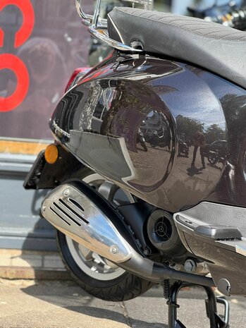  Vespa Snorscooter Primavera 4T - Lucido Zwart Metallic
