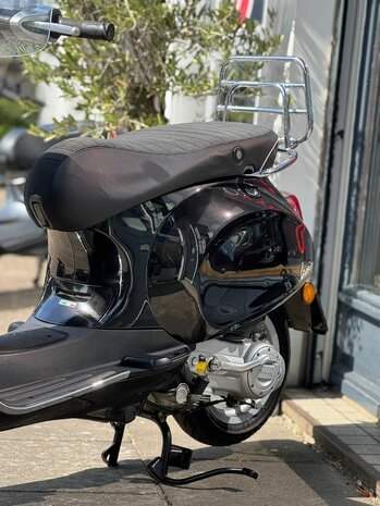  Vespa Snorscooter Primavera 4T - Lucido Zwart Metallic