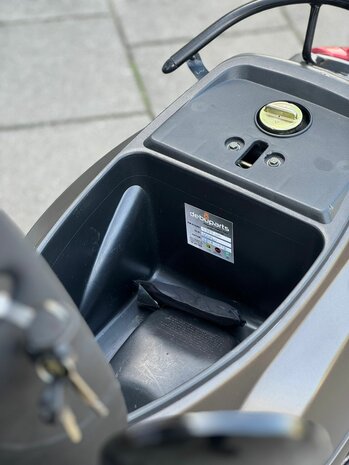 BTC Bromscooter Riva - Titanium