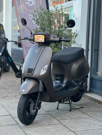 BTC Bromscooter Riva - Titanium