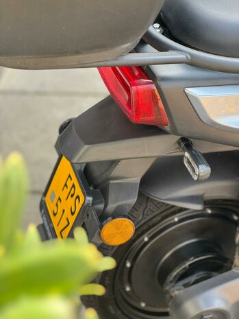 Yadea Bromscooter T9L - Glossy Grey met dubbele batterij