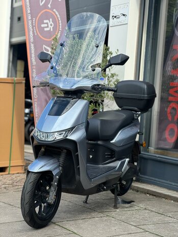 Yadea Bromscooter T9L - Glossy Grey met dubbele batterij