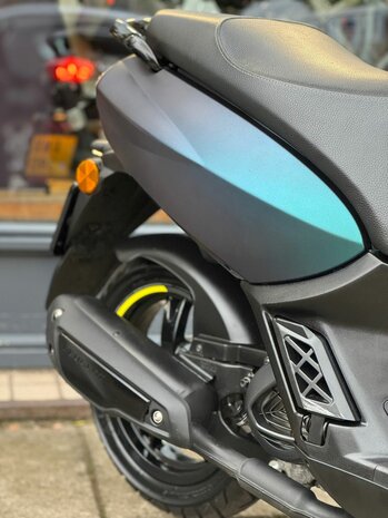 Peugeot Bromscooter Kisbee Full Injection - Special Cameleon 
