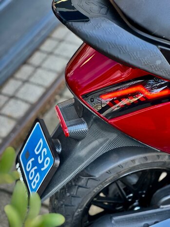 Piaggio Snorscooter Zip - Glossy Candy Red Full Option Carbon Edition