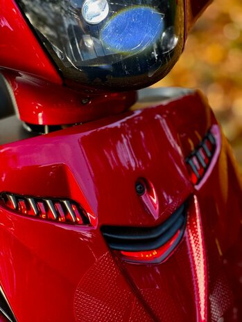 Piaggio Snorscooter Zip - Glossy Candy Red Full Option Carbon Edition
