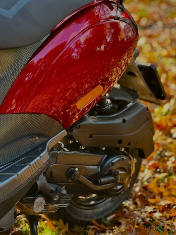 Piaggio Snorscooter Zip - Glossy Candy Red Full Option Carbon Edition