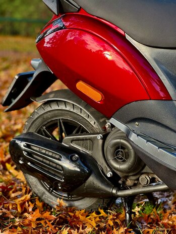 Piaggio Snorscooter Zip - Glossy Candy Red Full Option Carbon Edition