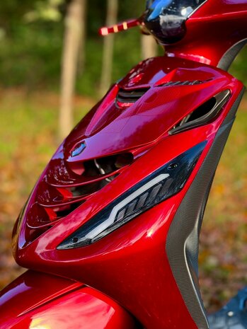 Piaggio Snorscooter Zip - Glossy Candy Red Full Option Carbon Edition
