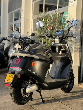 Yadea G5 Bromscooter - Matt Black