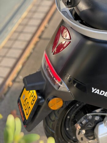 Yadea G5 Bromscooter - Matt Black