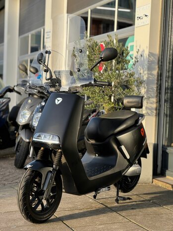 Yadea G5 Bromscooter - Matt Black