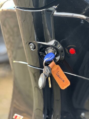 Vespa Bromscooter Sprint 50 - Glossy Lucido Full Option Mono Zadel 