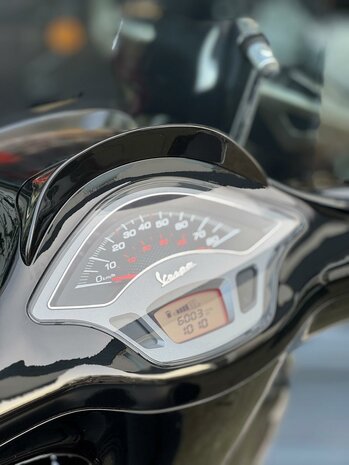 Vespa Bromscooter Sprint 50 - Glossy Lucido Full Option Mono Zadel 
