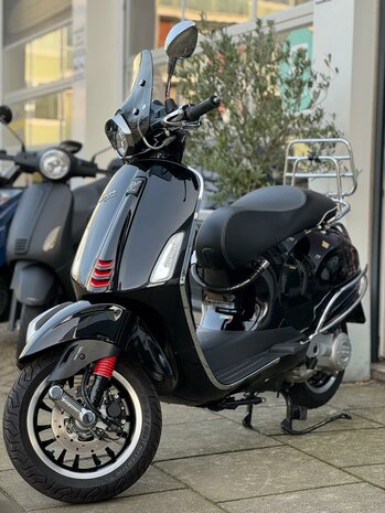 Vespa Bromscooter Sprint 50 - Glossy Lucido Full Option Mono Zadel 