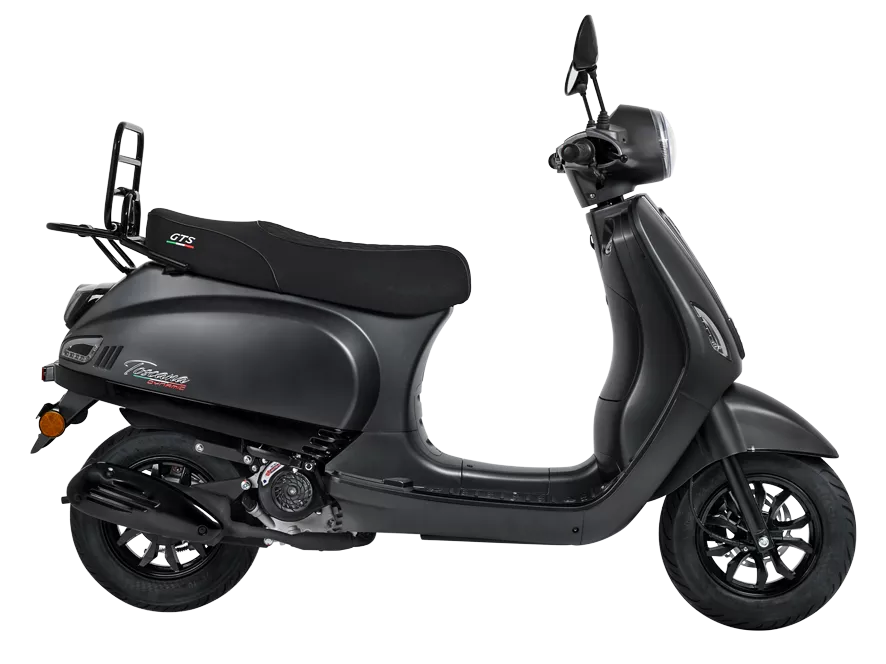 Matte zwarte retro-scooter in zijaanzicht met bagagedrager en ronde koplamp.