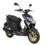 Matzwarte sportieve scooter met gouden velgen, zijaanzicht op witte achtergrond.