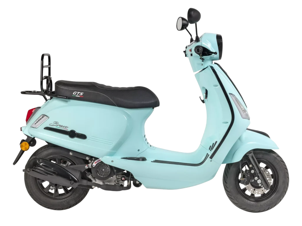 Mintgroene retro-scooter in zijaanzicht met zwart zadel en bagagerek, op witte achtergrond.