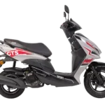 Sportieve zwart-witte GTS scooter met rode accenten, zijaanzicht op witte achtergrond.