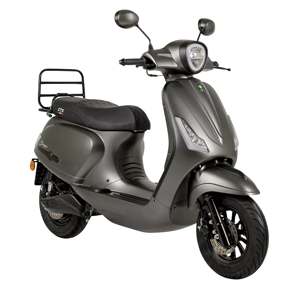 Matgrijze retro-look scooter met LED-koplamp, schijfrem en bagagedrager, driekwart vooraanzicht.