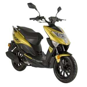 Goud-zwarte sportieve scooter met scherpe koplampen en spiegels op witte achtergrond