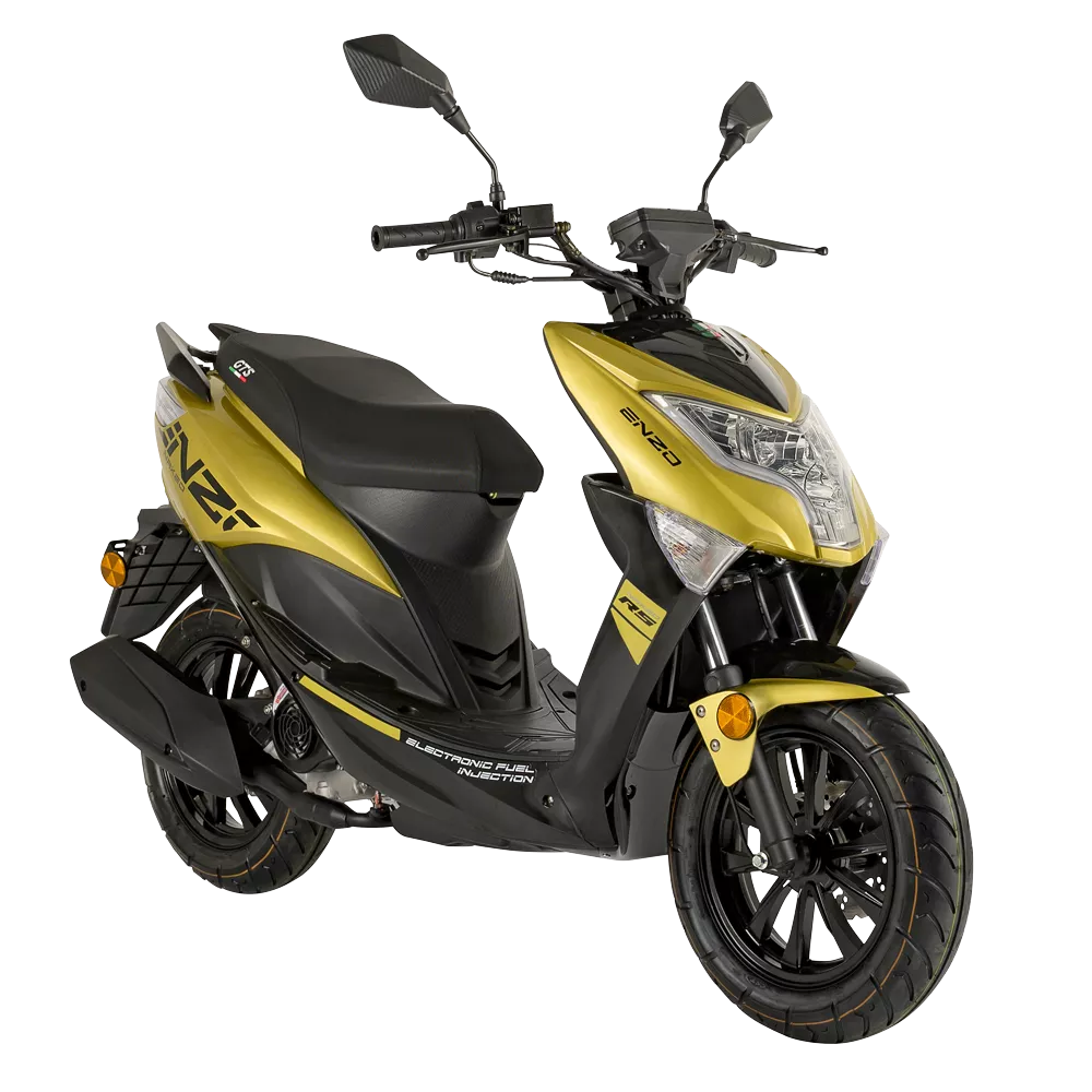 Goud-zwarte sportieve scooter met scherpe koplampen en spiegels op witte achtergrond