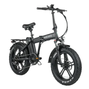 Zwarte opvouwbare elektrische fatbike met dikke banden, bagagedrager en koplamp.