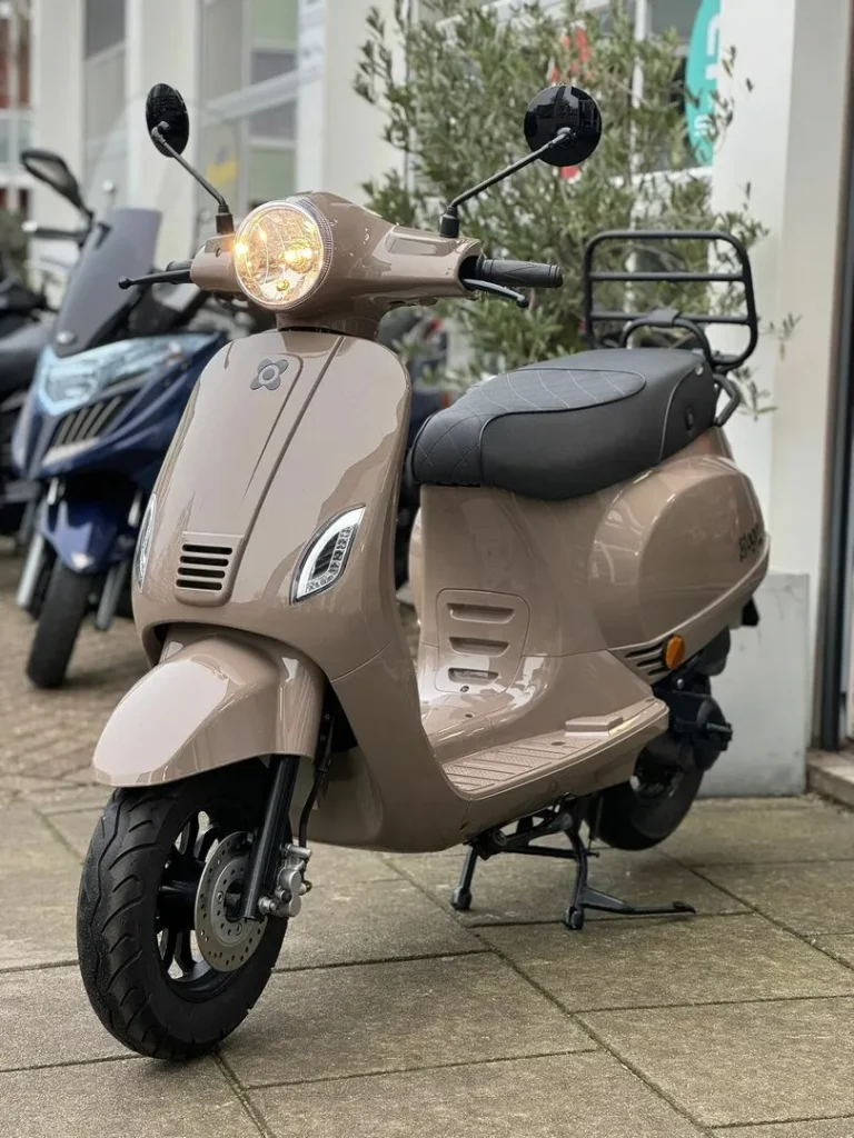 AGM VX50i 1-cilinder, 4-takt, luchtgekoeld, injectie Glossy Desert Storm 2020