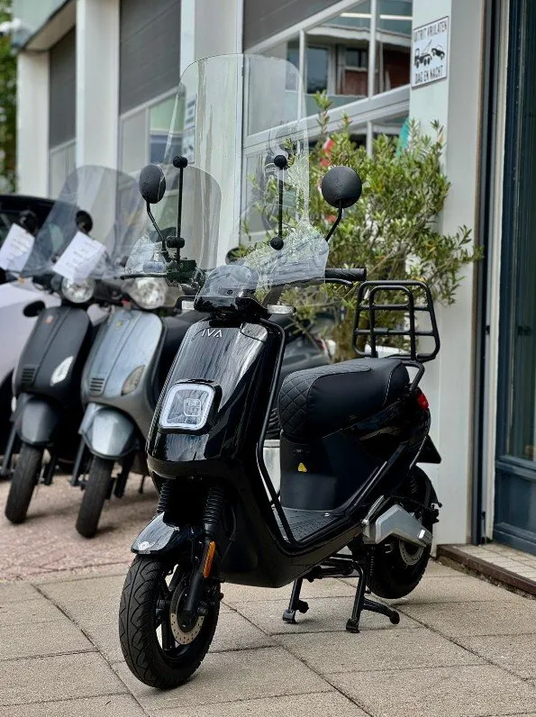 IVA S4 Elektrisch Glans zwart 2024